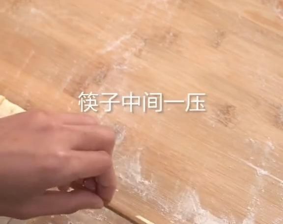 金黄|外面油条不放心教你在家炸油条,金黄酥脆又好吃,2块钱炸一锅