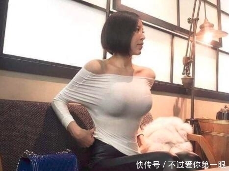 时尚|时尚潮流的紧身裙美女,显得身材更加高挑!