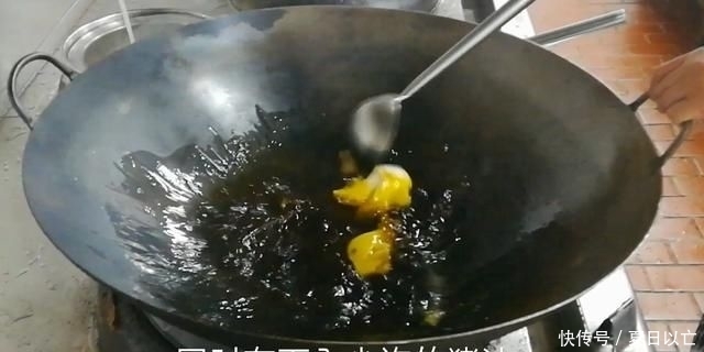 香菇|淮扬菜大厨改良员工餐将香菇烧鸡这么做,鲜香微辣,开胃下饭