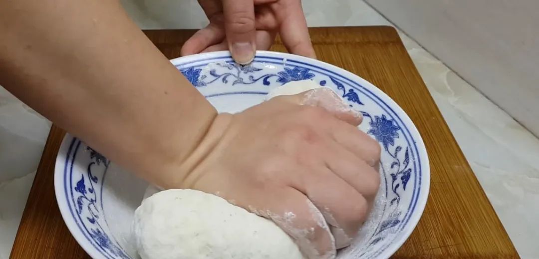  懒人|鸡蛋饼这样做太香了，教你懒人做法，鼓泡零失败，吃过就念念不忘！