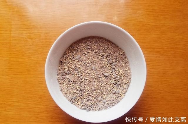 美味|面粉别再做包子了,试试这款小吃吧,咬一口,瞬间爆浆,美味极了