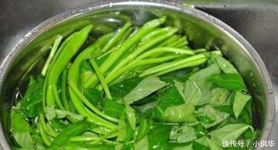  清脆|40年大厨: 炒空心菜时, 多加这一味! 清脆爽口, 菜叶不变黑