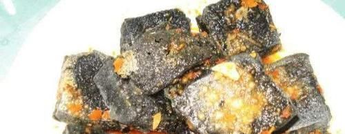 着自己|4种“黑色美食”你吃过几种,第四种难以下口但是异常好吃