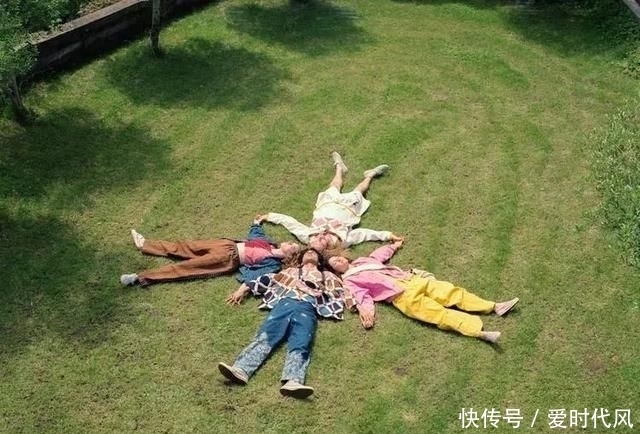 鲜花|球鞋当花瓶,鲜花填充羽绒服?时尚界的环保也太香了