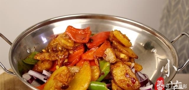 干锅|干锅土豆片家常做法,脆嫩鲜香,香辣可口,学会再也不用去饭店了