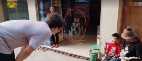 村里|《向往》再现穿帮镜头!黄磊发现村里小卖部,货架商品却露馅了!