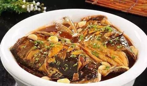 鲫鱼|美食推荐：干烧鲫鱼、豆腐脑、农家烧鱼头