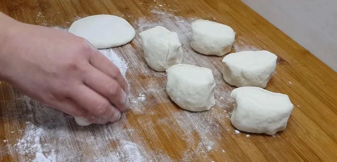 懒人|鸡蛋饼这样做太香了，教你懒人做法，鼓泡零失败，吃过就念念不忘！