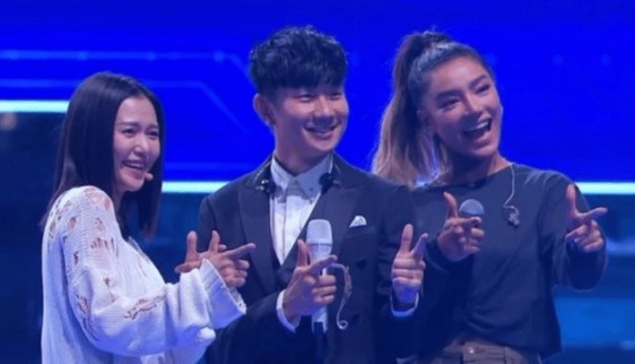 出身|讽刺?同样是“超女”出身,亚军变导师,冠军还是选手