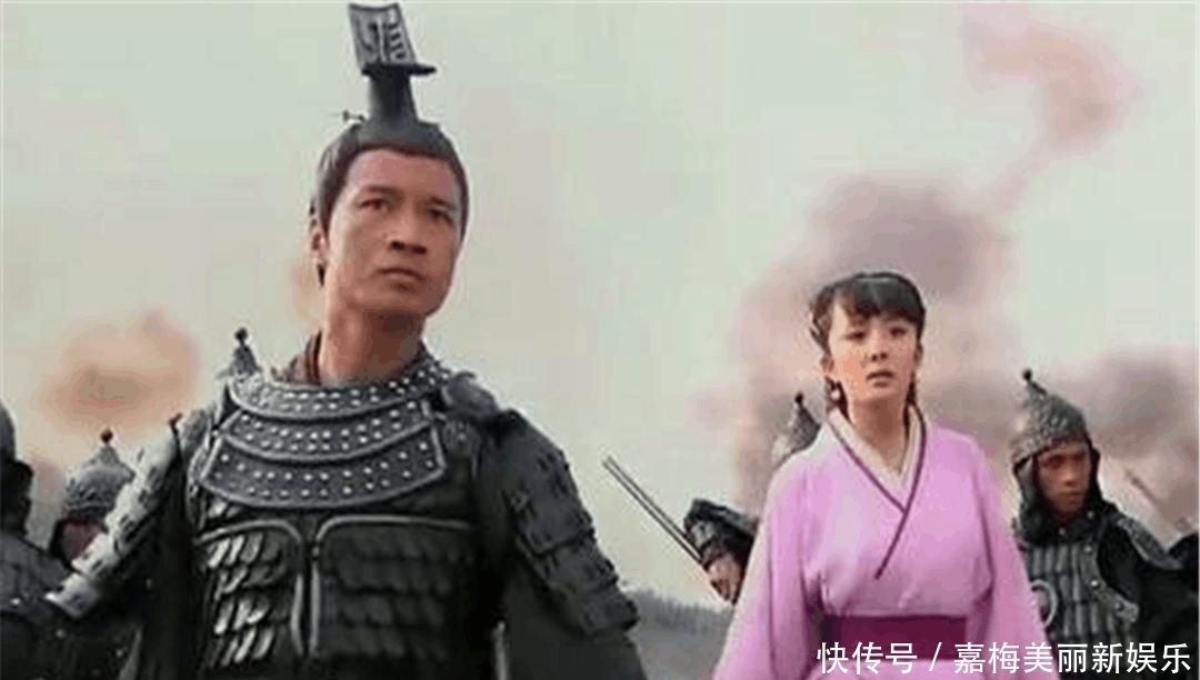  宴请|皇帝宴请大臣却不备碗筷, 大臣吃完后转身离开, 皇帝: 此人危险, 留不得!