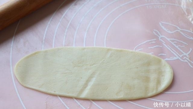 糕点|经典糕点蛋黄酥做法,7步就可上烤箱,外酥内软好吃不用花钱买