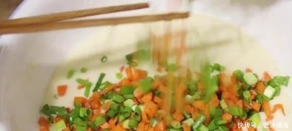 搅拌一下|家里早餐没有饭怎么办?教你做懒人鸡蛋饼,做法简单,营养美味