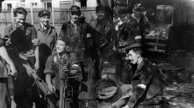 少有|二战法国M1938冲锋枪，长得像驳壳枪，德军少有认可的法式装备