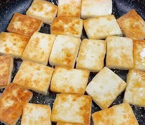  从不|我家豆腐从不炒着吃，这样做特别开胃下饭，全家人都爱吃