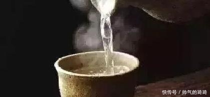 答案|全世界为什么只有中国人爱喝热水?200年前英国人就说出答案