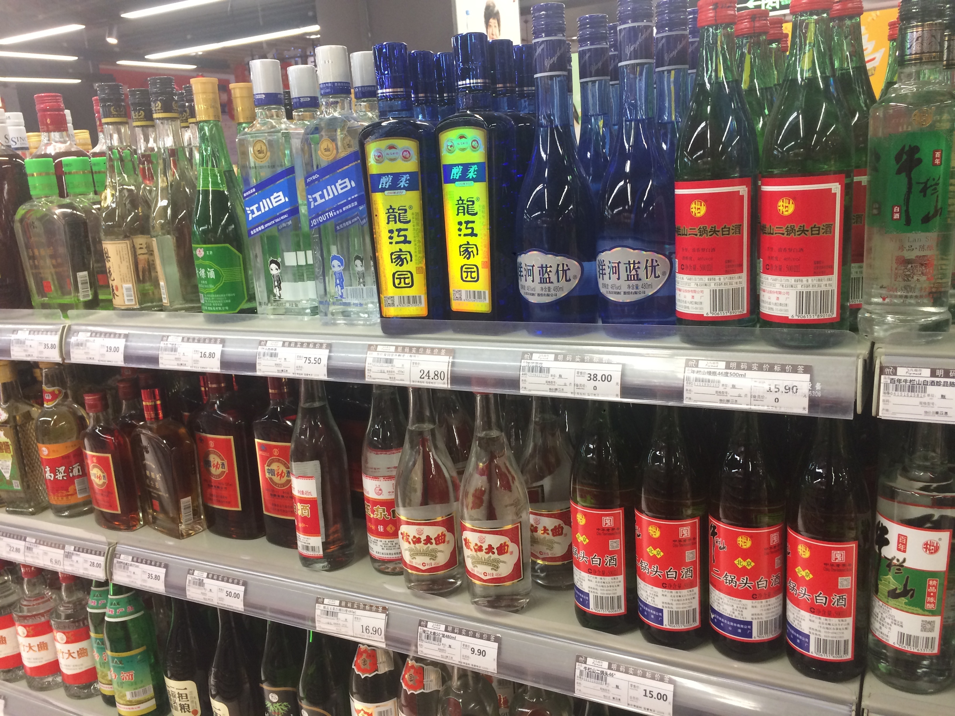 白酒的执行|怎么分辨白酒是不是纯粮食酒?学会这几招,轻松辨别真假白酒