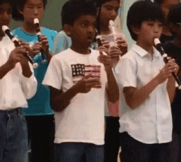  搞笑|搞笑GIF：我就欣赏小哥不怕死的精神