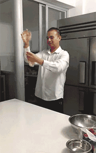 妹子|妹子,裙子不合适就别穿了呀,这样穿出来,别人看见多尴尬呀