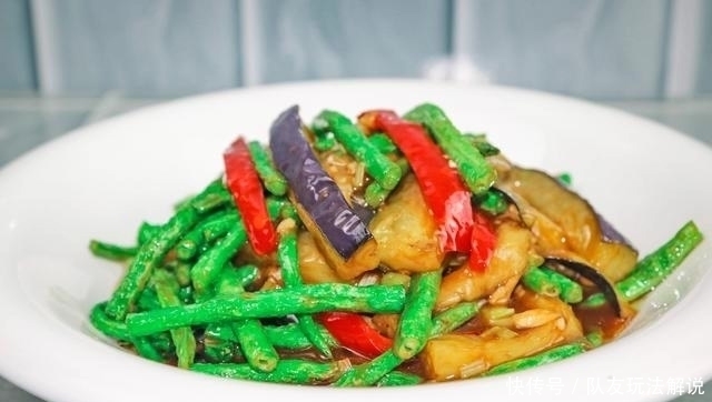 大盘|这2样素菜一起炒，夏天少不了几块钱一大盘，脆嫩鲜香，特下饭