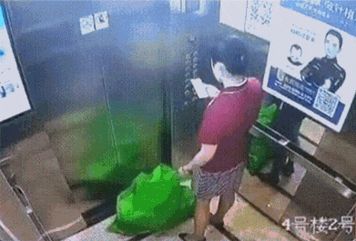 GIF|搞笑GIF:我以为你要开始你的表演了!谁知道竟然是坑我!