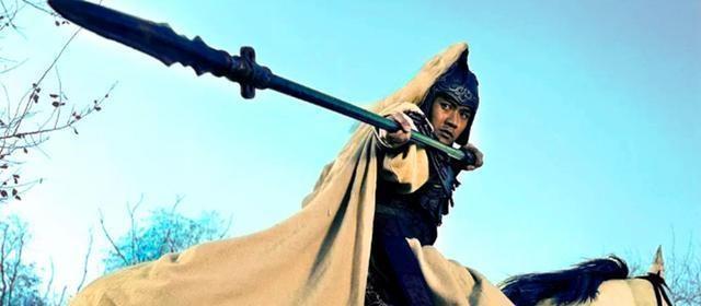 手下留情|五虎将之一的赵云,为何刺了周仓三枪都没刺死难道是手下留情