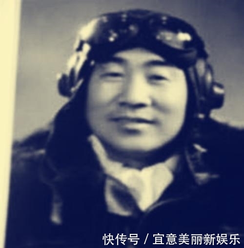 国家|他驾机起义回大陆, 900人欢迎他, 国家奖他黄金, 他说: 1克不要!