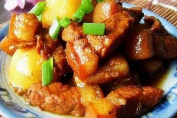 青椒|油焖青椒，酸汤绿豆丸，肉末炖粉条，五香肉焖土豆的做法