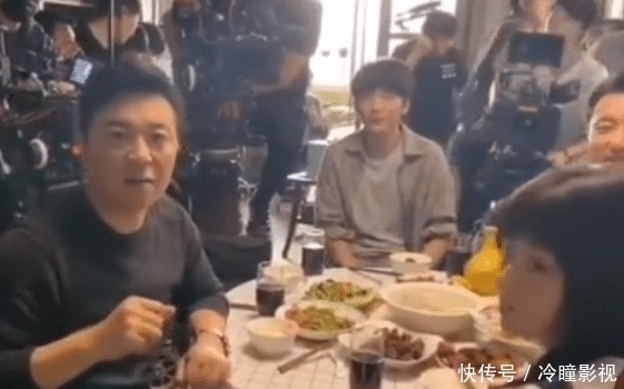 小太阳|谭松韵挑食不吃青菜,被宋威龙说教,谁注意张新成咋解围的?好甜