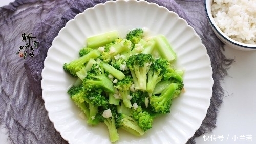好吃|炒西兰花时,很多人都少了一步,难怪炒的不好看又不好吃