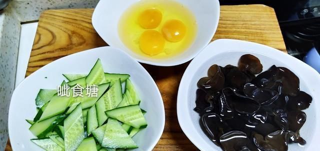 明白|黄瓜菱形片怎么切很多人一直没弄明白,其实只需2步就轻松搞定