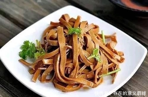 洗净|美食推荐:香卤豆腐丝、番茄金针肥牛、干煸肉丝、香煎海鱼干做法