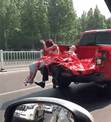  搞笑|搞笑GIF：女人千万不能惹，生气后果很严重