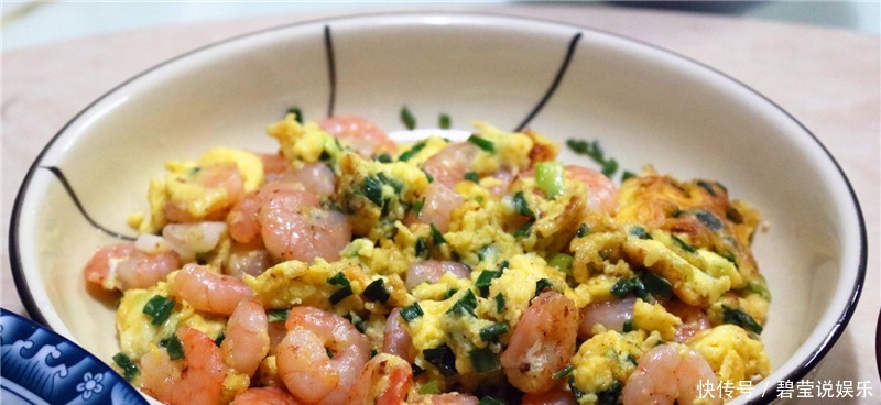 下厨|亲戚来家里送结婚喜帖,我下厨做了6菜1汤,亲戚夸我厨艺好