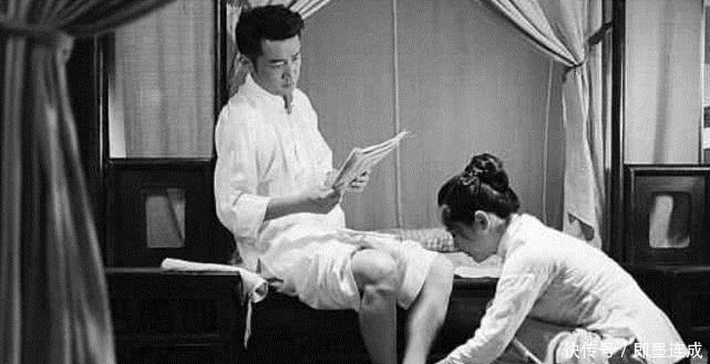 教材|民国四位美男子,浪漫的徐志摩榜上有名,还有三位是语文教材常客
