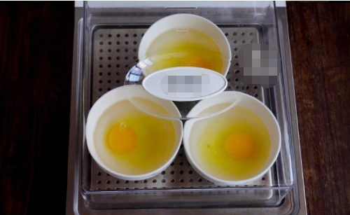 碗底|煮荷包蛋时,煮不圆?还粘底?教你一招,保证个个圆润完整不粘底