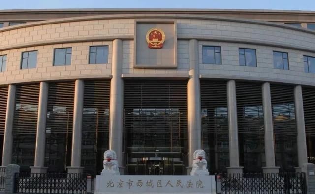  闯红灯|学生骑电动车闯红灯被撞飞负全责，网友点赞：谁违法，谁担责