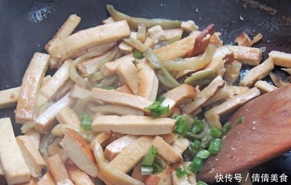  才能|香干要怎么做才能柔软又入味？原来放水有讲究，出锅之后比肉好吃