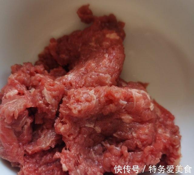  牛肉|牛肉末炒蒜薹，超下饭的一道菜，当然喝粥也是绝配