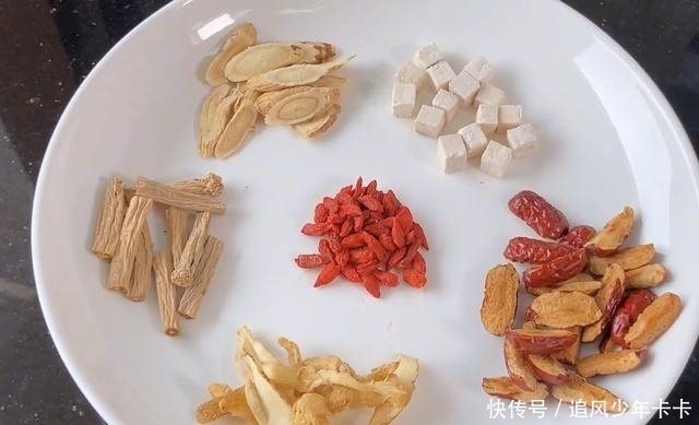 蒸鸡|立秋后,多给家人这样蒸鸡吃,鸡肉嫩滑又滋补,营养不流失,解馋