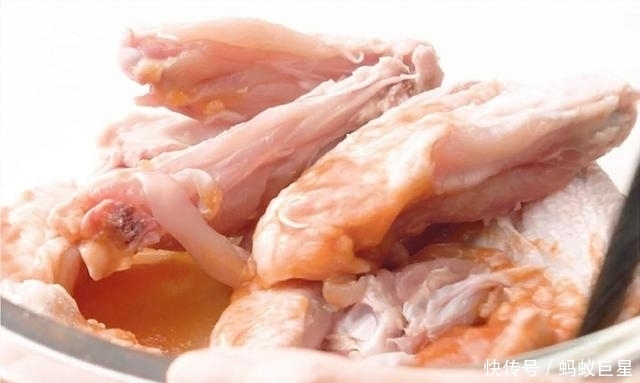 技巧|这样煎鸡翅,皮脆肉嫩无腥味!大厨教你7大技巧,煎出完美鸡翅!