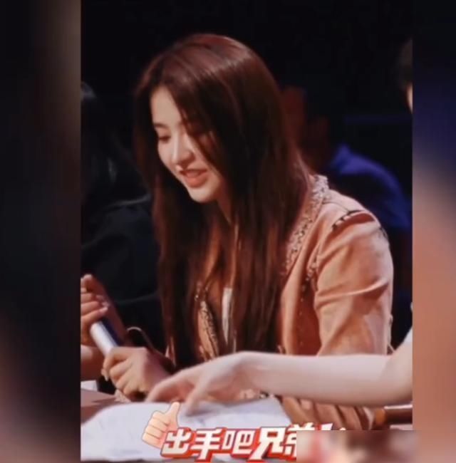 金子|乃万和金子涵现身新节目,乃万绿帽带标成焦点,金子涵厉害了