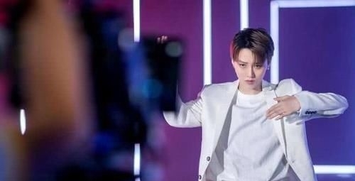 老天|混迹娱乐圈八年,老天却不赏饭吃?决赛称王的刘雨昕,靠什么逆袭