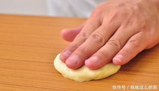 高筋面粉|特级红豆餐包,外酥内软,搭配甜而不腻的红豆馅,最适合拿来解馋