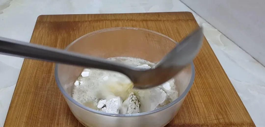  懒人|鸡蛋饼这样做太香了，教你懒人做法，鼓泡零失败，吃过就念念不忘！