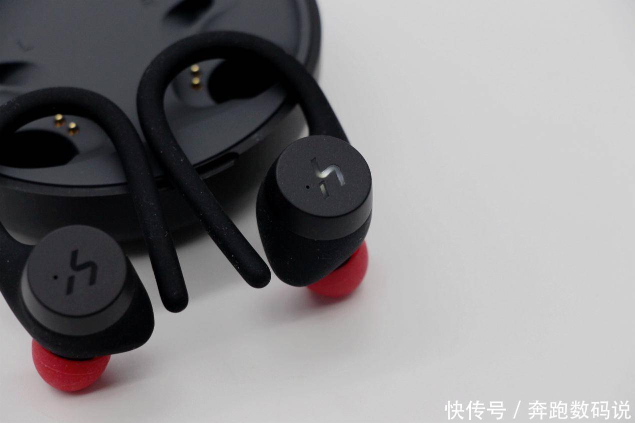 充电仓|运动达人必备：多种佩戴方式于一身，HAKII无线蓝牙耳机评测