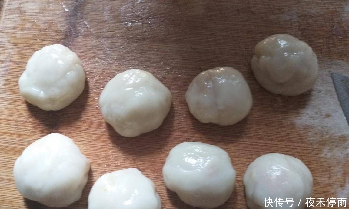 黄油|粉色火龙果麻薯软欧面包