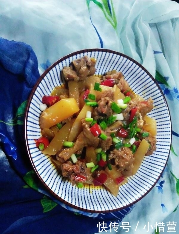  鸭子|夏天吃肉就吃“它”，比牛肉便宜，比猪肉好吃，焖一焖香到舔盘子