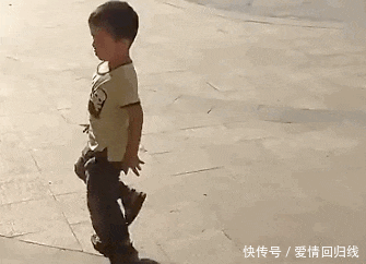 美女|搞笑GIF：美女直播吃辣椒，真是花样百出
