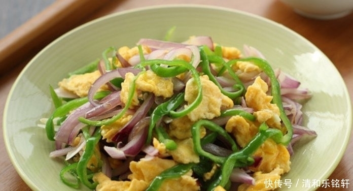 通畅|炒洋葱时加“一物”,百吃不腻,美味下饭,软化血管,血管通畅了