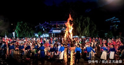 鞋垫|去彝族游玩要注意了，美女做这个动作不要接！不然后悔也没用